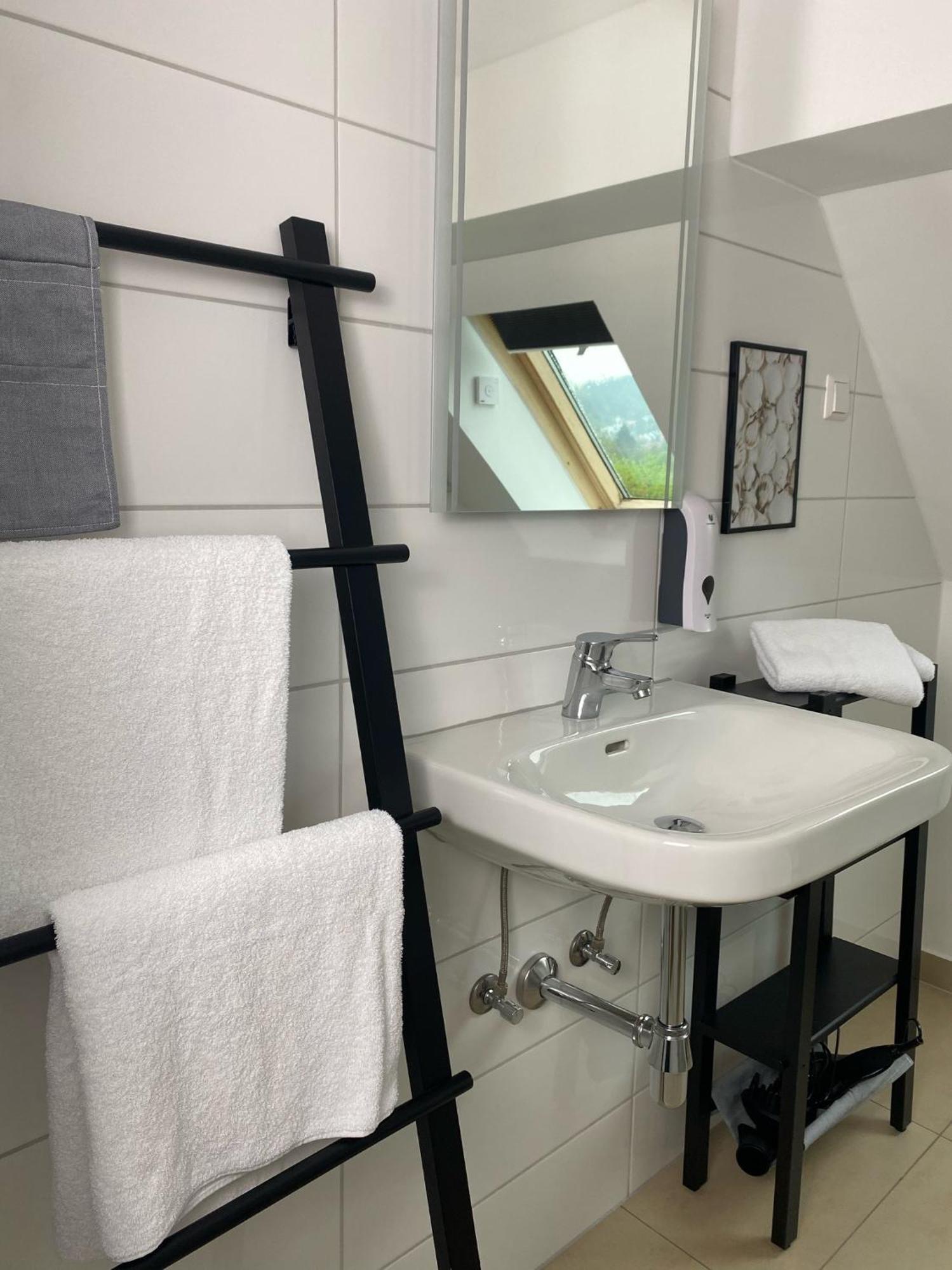 Discovair Eisenach - Dachstudio Emma - Schwimmbad-Nah Mit Netflix Екстер'єр фото